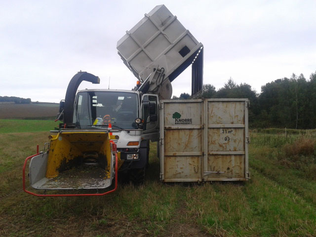 Unimog U 500/Hochkipper mit Fronthacker und Hakenliftcontainer